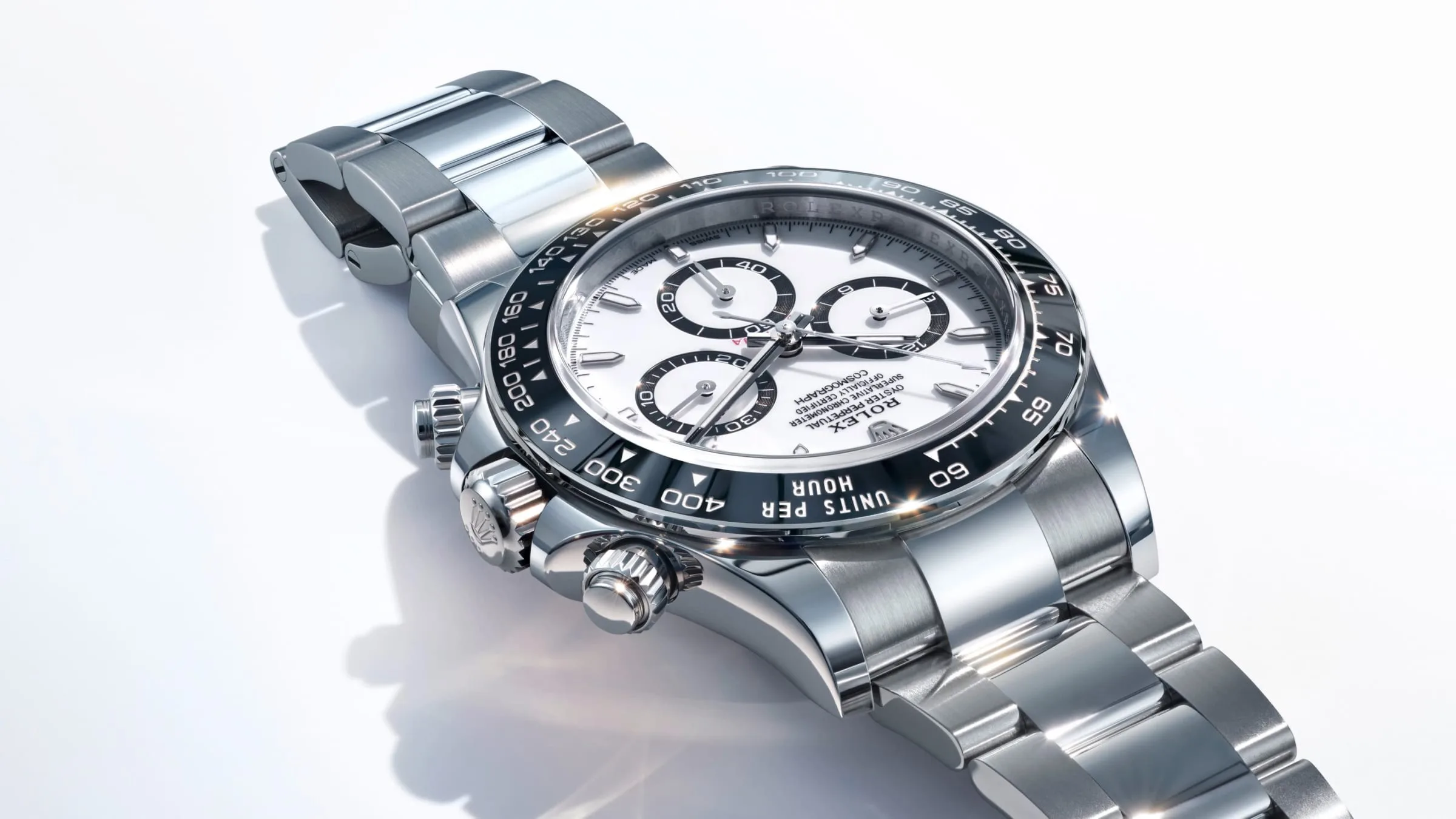 Rolex Cosmograph Daytona 126500LN-0001 in Oystersteel with a white dial and black Cerachrom bezel